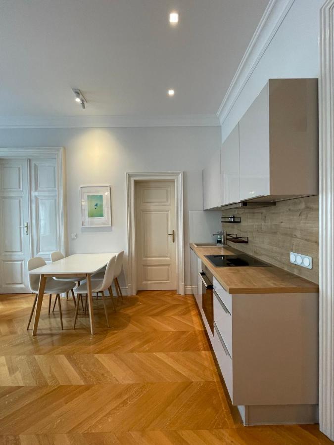 Luxury 2Br Apartment Neubaugasse Viena Exterior foto